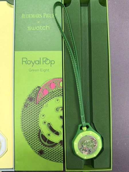 Дизайнерские часы Swatch Royal Pop, 1:1 Карманные цвет Green Eight 117717 фото