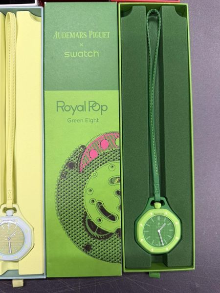 Дизайнерские часы Swatch Royal Pop, 1:1 Карманные цвет Green Eight 117717 фото