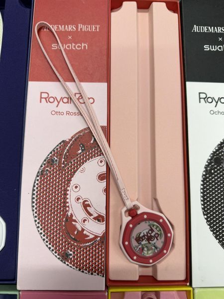 Дизайнерские часы Swatch Royal Pop, 1:1 Карманные цвет Sakura Iro 117720 фото