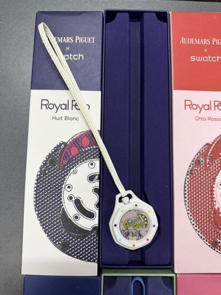 Дизайнерские часы Swatch Royal Pop, 1:1 Карманные цвет White Multi 117721 фото